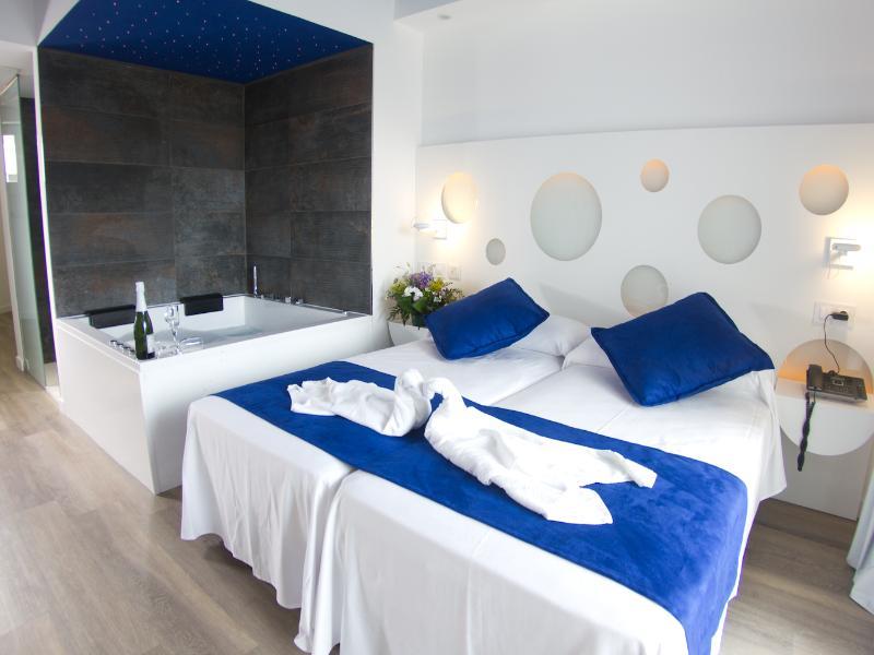Apartamentos Triton Cala Ratjada  Eksteriør bilde